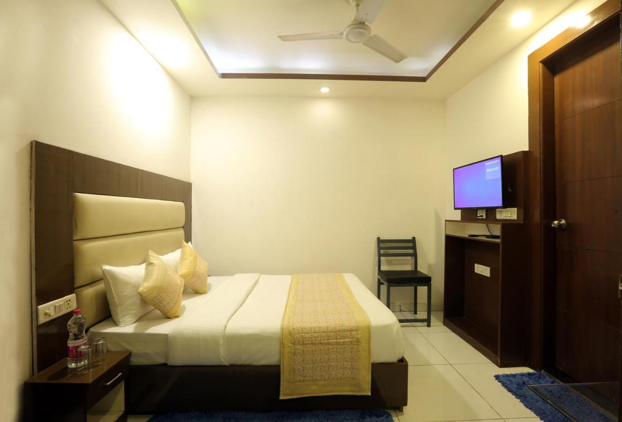 Hotel Qualia Suites At Delhi Airport New Delhi Buitenkant foto